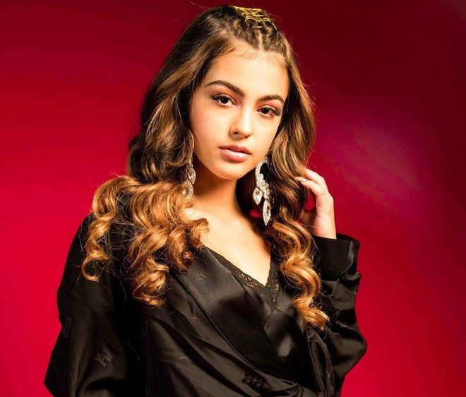 Malu Trevejo (tên thật Maria Luisa Trevejo, sinh năm 2002) hiện sở hữu trang cá nhân hơn 7,9 triệu người theo dõi. Cô gái 17 tuổi thừa hưởng vẻ đẹp lai Cuba - Tây Ban Nha. Vẻ ngoài cá tính, làn da nâu khỏe khoắn và nét duyên "ngầm" là những điểm gây ấn tượng của mỹ nữ vùng Havana.
