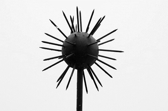 Chùy gai Morningstar là vũ khí nguy hiểm được sử dụng phổ biến trong khoảng thế kỷ 14.