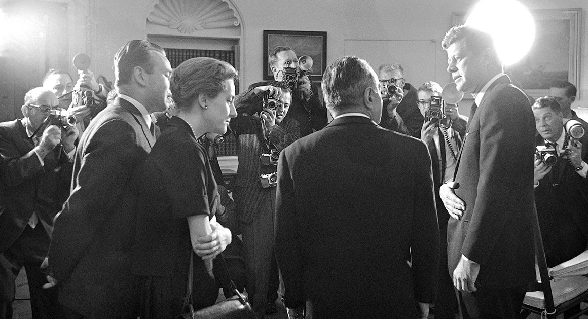 Do Mỹ không biết chính xác Liên Xô đã vận chuyển bao nhiêu tên lửa sang Cuba nên chính quyền Moscow bí mật để lại 100 tên lửa hạt nhân cho chính quyền của nhà lãnh đạo Castro.