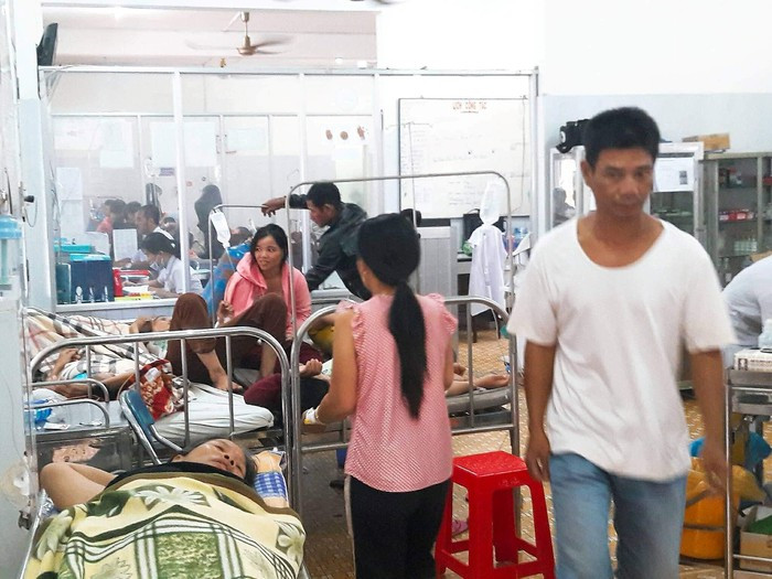 Them mot vu ngo doc thuc pham hang tram nan nhan sau dam cuoi