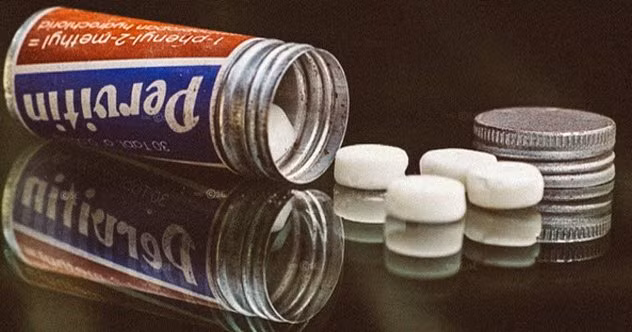 Nhờ sử dụng Pervitin, lính Đức quốc xã cũng không còn cảm thấy mệt mỏi mà luôn tỉnh táo suốt nhiều ngày. Từ đó, lính Đức sẽ làm nhiệm vụ lâu hơn, chiến đấu hăng hái hơn.