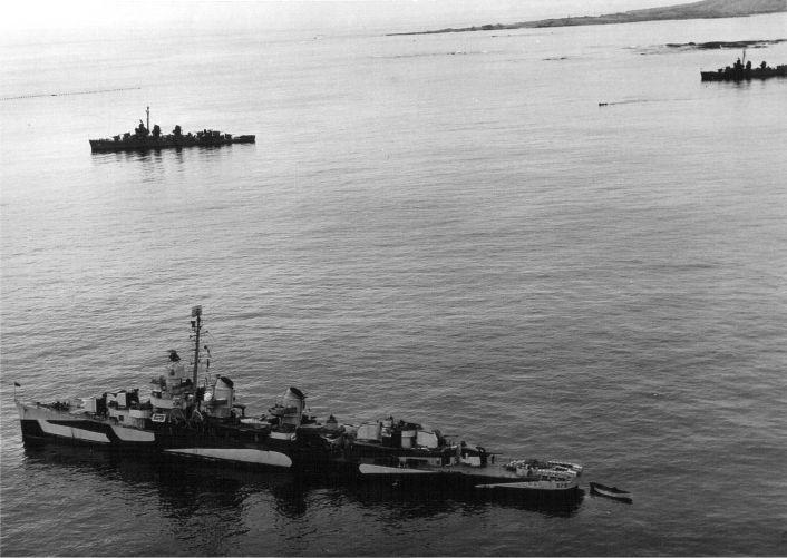 Tuy nhiên, nhóm thủy thủ phụ trách ngư lôi quên tháo thuốc phóng ra khỏi quả ngư lôi ở khoang số 3 nên nó lao thẳng về phía tàu USS Iowa.