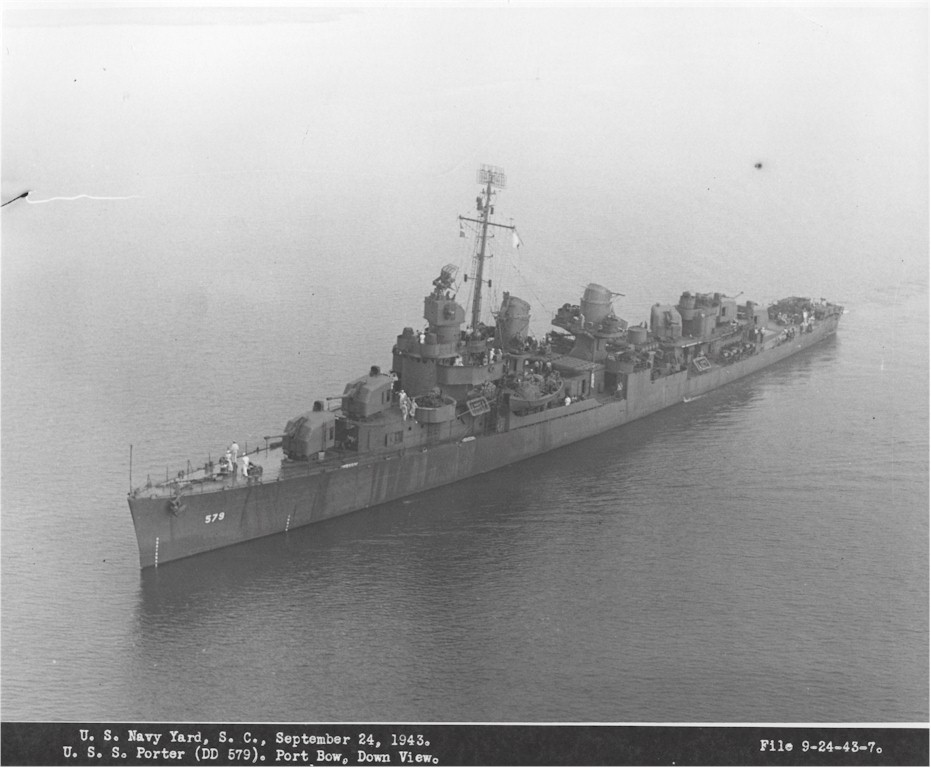 Vào thời điểm ấy, tàu USS William D. Porter mới được hạ thủy 4 tháng. 125 thủy thủ làm nhiệm vụ trên tàu này đa số là tân binh. Ngay từ khi khởi hành, con tàu này đã gặp sự cố khởi hành chậm hơn vì quên nhổ neo.