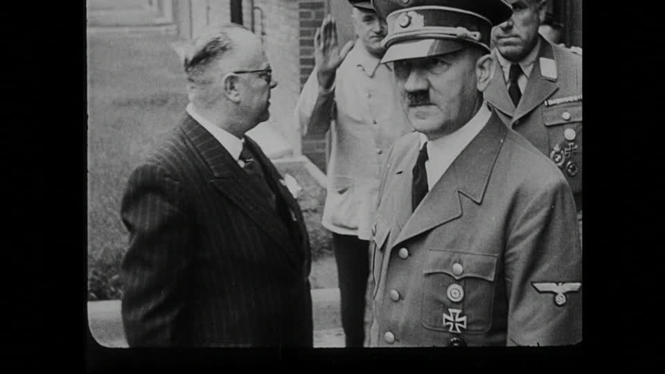 Do vậy, khi Hồng quân Liên Xô tiến vào hầm ngầm, họ phát hiện cơ thể không toàn vẹn của nhà độc tài khét tiếng Đức quốc xã.