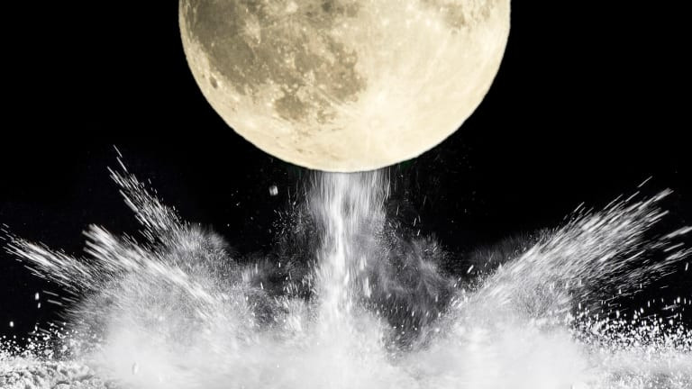 Cụ thể, vào năm 1958, Không quân Mỹ yêu cầu Quỹ nghiên cứu Armour (ARF), tiền thân của viện Công nghệ Illinois, triển khai Dự án A119. Mục đích của dự án là nghiên cứu những tác động của một vụ nổ hạt nhân trên Mặt Trăng.