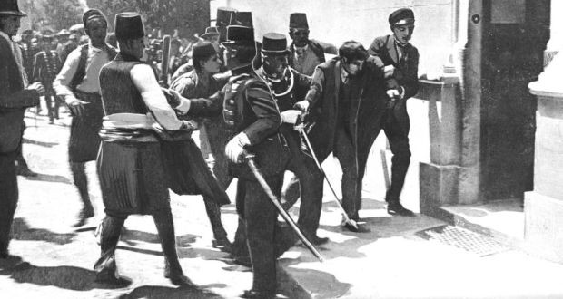 Sau cái chết của Thái tử Ferdinand, đế quốc Áo - Hung đổ lỗi cho Serbia đứng đằng sau vụ ám sát.