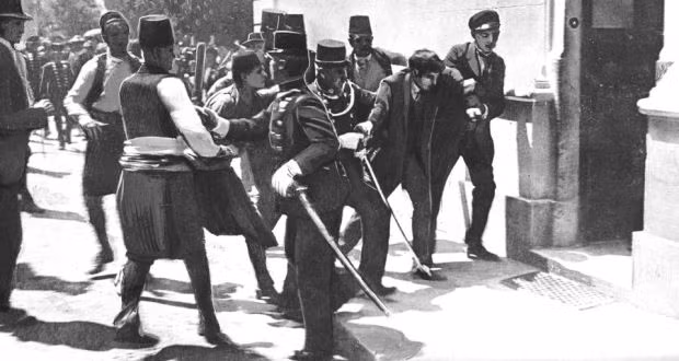 Sau cái chết của Thái tử Ferdinand, đế quốc Áo - Hung đổ lỗi cho Serbia đứng đằng sau vụ ám sát.