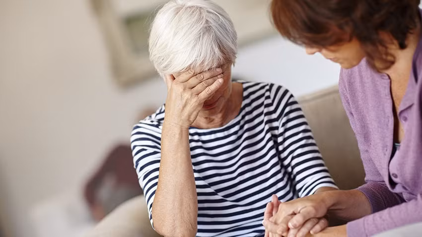 Theo lời kể của người phụ nữ tên M, "bản sao" của chồng và con trông rất giống người thật. Người này liên tục nói rằng bản thân gặp "ma" và tìm mọi cách đi tìm người thân thực sự.