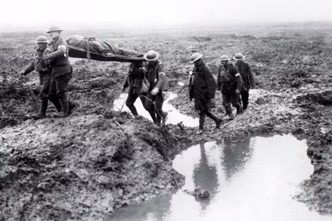 Vào ngày 10/11/1917, Canada chiếm được thị trấn Passchendaele. Trận chiến này là được coi một bước ngoặt chiến lược đối với các nước đồng minh, góp phần đưa Thế chiến 1 đến hồi kết vào năm 1918.