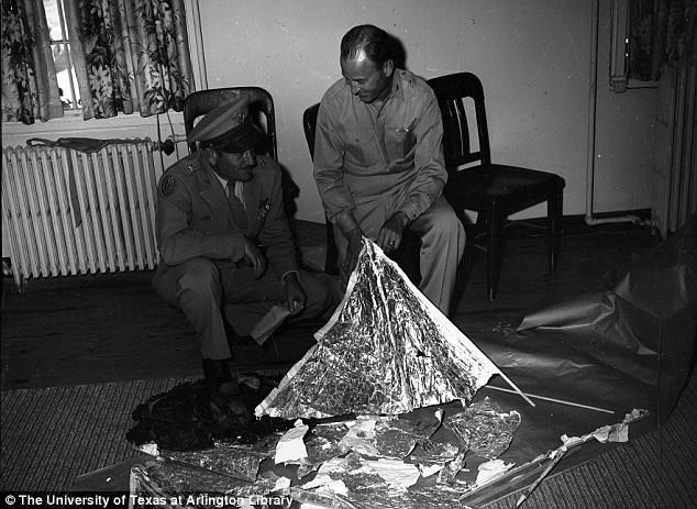 Thế nhưng, về sau, chính quyền lại đưa ra thông báo hoàn toàn khác khi cho hay vật thể lạ rơi ở Roswell thực chất là bóng thám không của quân đội Mỹ.