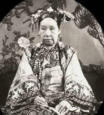 Cụ thể, Từ Hy Thái Hậu cho xây dựng lăng mộ lớn dành cho bản thân sau khi qua đời ở Định Đông Lăng thuộc núi Mã Lan, huyện Tuân Hóa, tỉnh Hà Bắc.