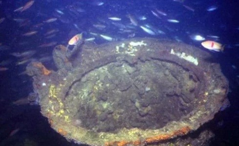 Vào tháng 7 mới đây, hai tàu ngầm HNLMS O 16 và HNLMS K XVII bất ngờ biến mất một cách bí ẩn. Cơ quan chức năng chỉ tìm thấy một số mảnh vụn của hai con tàu xấu số.