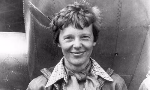 Trên thực tế, máy bay chở Amelia Earhart cùng người hoa tiêu mất tích bí ẩn vào ngày 2/7/1937. Kể từ đó, không ai hay biết tung tích hay số phận của hai người.