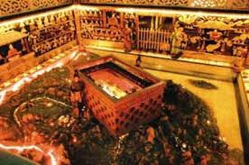 Sử ký Tư Mã Thiên mô tả khá chi tiết quá trình xây dựng lăng mộ của Tần Thủy Hoàng. Trong tác phẩm này có đoạn viết: "Khi Tần Thủy Hoàng lên ngôi đã chọn núi Ly Sơn để xây lăng mộ. Sau khi thống nhất thiên hạ, 700.000 lượt người đào ba đường suối để làm lối dẫn nguyên vật liệu, đồ dùng vào bên trong...".