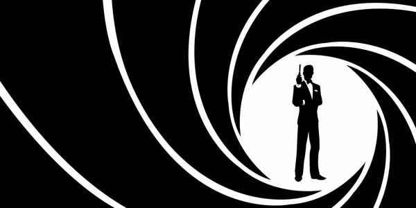 Theo một số tài liệu, Polyakov được trả khoảng 3.000 USD/năm khi làm tình báo cho Mỹ. Polyakov không nhận tiền mặt. Thay vào đó, điệp viên hai mang này nhận súng săn và các dụng cụ câu cá.