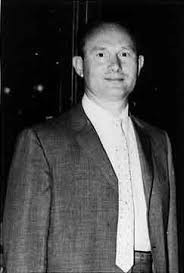 Sinh năm 1921 tại Ukraine, Polyakov gia nhập quân đội Liên Xô và phục vụ trong Chiến tranh thế giới 2.