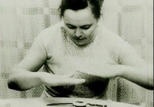 Bà từng gia nhập Hồng quân Liên Xô khi 14 tuổi. Khi ấy, Nina là một trung sĩ phụ trách phát thanh.