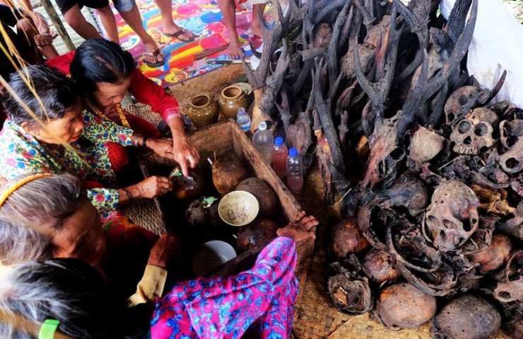 Theo đó, hộp sọ của kẻ thù được người Dayak mang về nhà và đặt ở vị trí trang trọng.