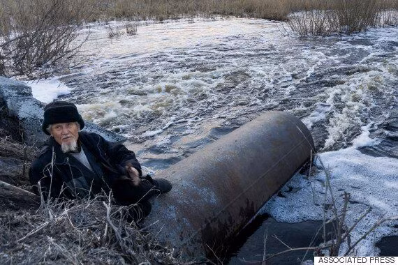 Vụ nổ bồn chứa 80 tấn chất thải phóng xạ cũng gây ô nhiễm nguồn đất, nước ở Ozersk. Theo đó, nơi đây trở thành "thành phố Chết" khi có thể đoạt mạng bất cứ ai nếu tiếp xúc với lượng phóng xạ lớn.