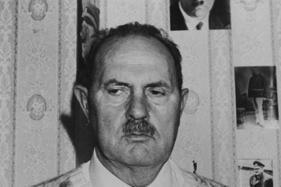 Charlotte sinh con trai Jean-Marie Loret vào tháng 3/1918 khi Hitler trở về Đức. Hitler biết đến sự tồn tại của người con này nhưng không thừa nhận.