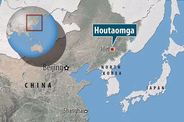 Trong số này, nổi bật là việc các nhà khảo cổ khai quật được 25 bộ hài cốt có niên đại 5.000 - 12.000 năm tuổi với những hộp sọ được kéo dài tại khu vực Houtaomuga, Trung Quốc.