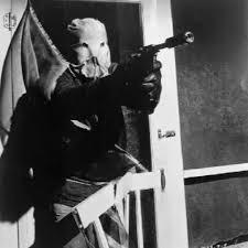 Trong bối cảnh ấy, người dân địa phương tin rằng hung thủ gây ra những vụ án trong các đêm trăng sáng trên chính là Youell Swinney. Người này từng bị kết án và ngồi tù vì tội trộm cắp năm 1947. Gã được thả tự do vào năm 1973. Đến năm 1994, gã qua đời.