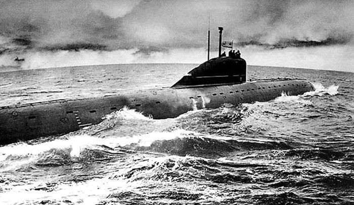 Vào năm 1961, tàu ngầm Leninsky Komsomol bắt đầu phục vụ chiến đấu trên biển Đại Tây Dương. Đến tháng 7/1962, lần đầu tiên trong lịch sử Hải quân Liên Xô, tàu ngầm này thực hiện một nhiệm vụ dài ngày ở Bắc Băng Dương. Theo đó, tàu ngầm K-3 đi qua Bắc cực 2 lần.