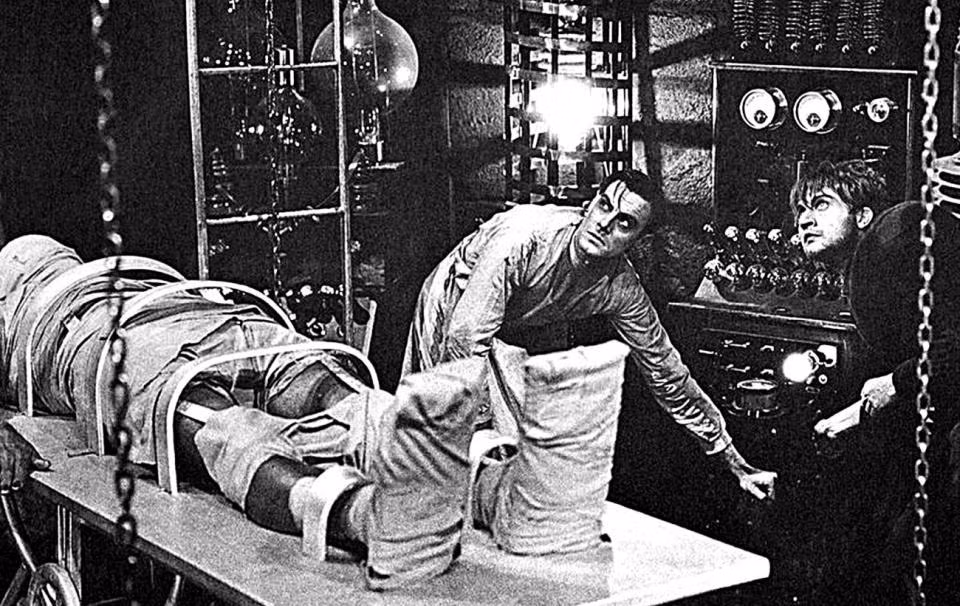 Vào thời điểm ấy, khoa học kỹ thuật chưa phát triển nên việc trao đổi nội tạng mà Mary Shelley nhắc đến được nhiều người cho rằng phi thực tế.