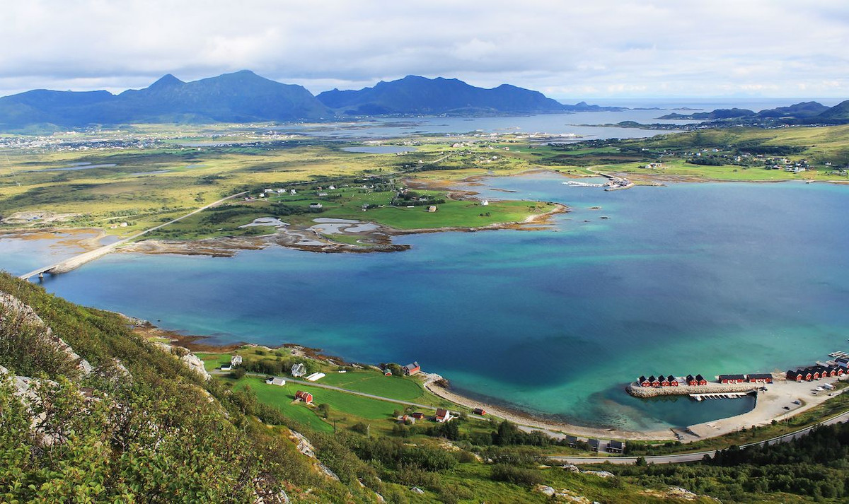 Điều này có nghĩa người dân sống trên đảo không nhìn thấy mặt trời lặn trong những tháng này. Ngay cả khi đã nửa đêm, bầu trời ở trên đảo Sommaroy vẫn sáng như ban ngày.