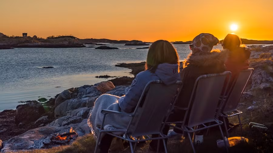 Khác với người dân ở những nơi khác sáng phải dậy đi làm, còn tối thì đi ngủ sớm, nhịp sống ở trên đảo Sommaroy có sự khác biệt.