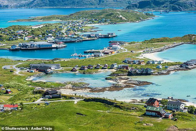 Chính sự độc đáo của đảo Sommaroy đã thu hút không ít du khách tới nơi đây trải nghiệm và khám phá những điều thú vị.