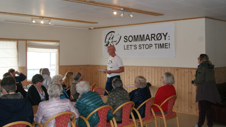 Cư dân sống trên đảo Sommaroy có thể thoải mái tham gia nhiều hoạt động như học tập, làm việc, vui chơi... mà không quá chú ý đến vấn đề thời gian.