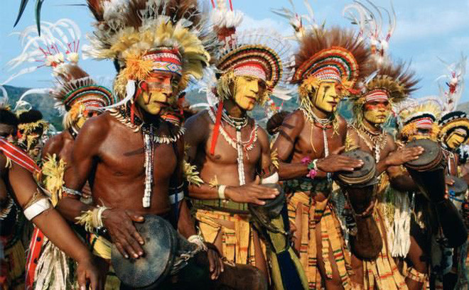 Nhờ vậy, những chàng trai bộ tộc Sambia được công nhận là người đàn ông thực thụ, có thể chiến đấu với các bộ lạc thù địch.