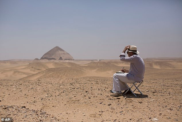 Chính quyền Ai Cập mới mở cửa 2 kim tự tháp cổ ở phía nam thủ đô Cairo. Đây là lần đầu tiên giới chức Ai Cập mở cửa cho du khách tham quan hai kim tự tháp trên kể từ năm 1965.