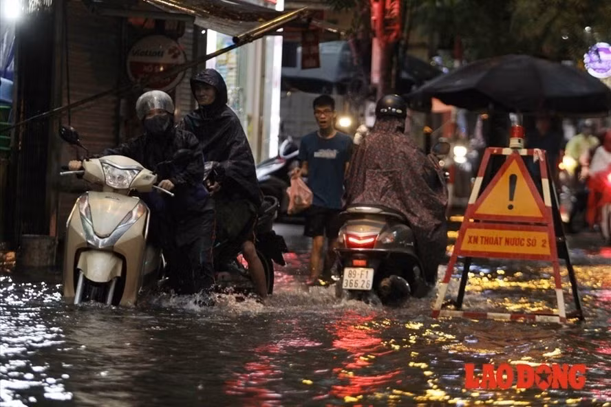 Du bao thoi tiet 29/7: Mien Bac mua dong, mien Trung van nang nong