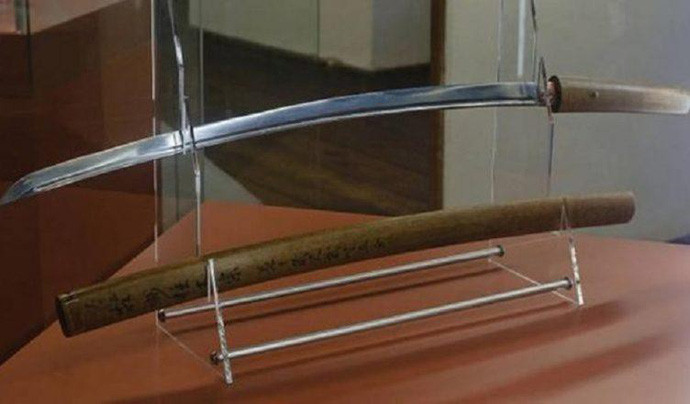 Thanh kiếm Honjo Masamune là tuyệt tác của một trong những thợ rèn kiếm xuất sắc nhất Goro Nyudo Masamune. Bảo kiếm này của Masamune cực kỳ sắc bén và được đặt tên như vậy để vinh danh tướng quân samurai Honjo Shigenaga.