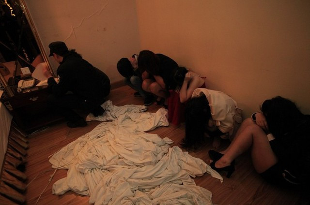 Để tránh sự truy quét của cảnh sát, hoạt động mại dâm ở Đông Quan vẫn lén lút diễn ra với nhiều thủ đoạn và cách thức tinh vi.