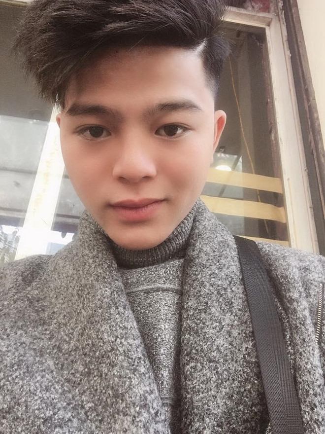 “Ai cũng có nhu cầu được đẹp lên để tự tin hơn, do đó về vấn đề phẫu thuật thẩm mỹ, tôi không phản đối hay kỳ thị. Mọi người nghĩ sao thì nghĩ, còn cá nhân tôi hiện tại muốn mang đến hình ảnh tốt và phù hợp với bản thân nhất. Trong tương lai, nếu có cơ hội tôi cũng chỉnh sửa những điểm chưa hài lòng, còn hiện tại tôi chưa đủ khả năng”, anh nói.