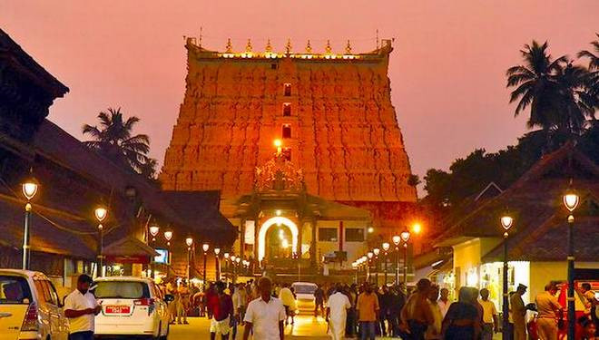 Thêm nữa, 200 sĩ quan cảnh sát làm việc 24/24h tại đền Padmanabhaswamy để bảo vệ kho báu khổng lồ.