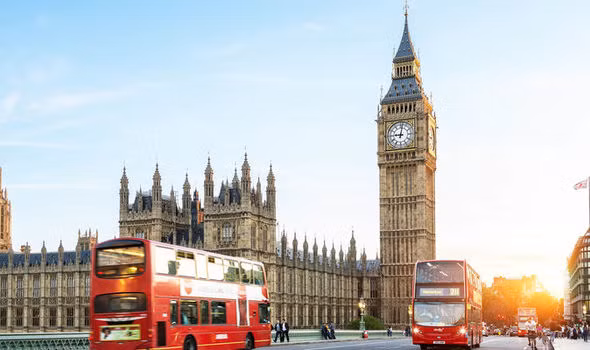 Năm 2012, tháp đồng hồ Big Ben được đặt tên mới là tháp Elizabeth để tôn vinh Nữ hoàng Anh Elizabeth II.