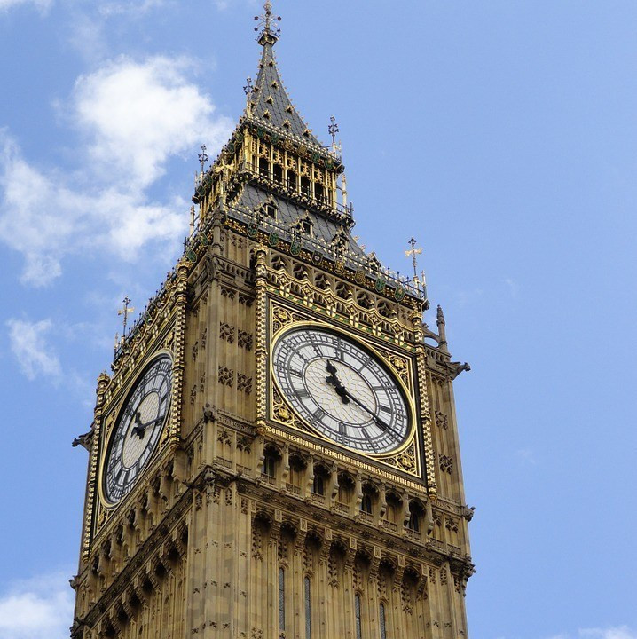 Trọng lượng tháp đồng hồ Big Ben khiến nhiều người ngỡ ngàng khi nặng 9.553 tấn.