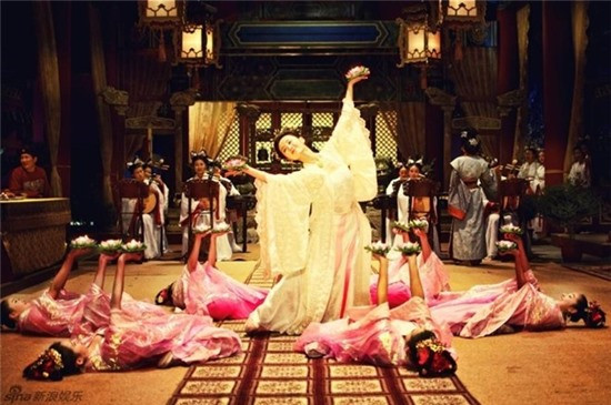 Hoặc khi người chồng tâm trạng không vui thì họ có thể trút giận lên những người vợ lẽ bằng cách đánh đập, tra tấn, dày vò cả về thể xác lẫn tinh thần.