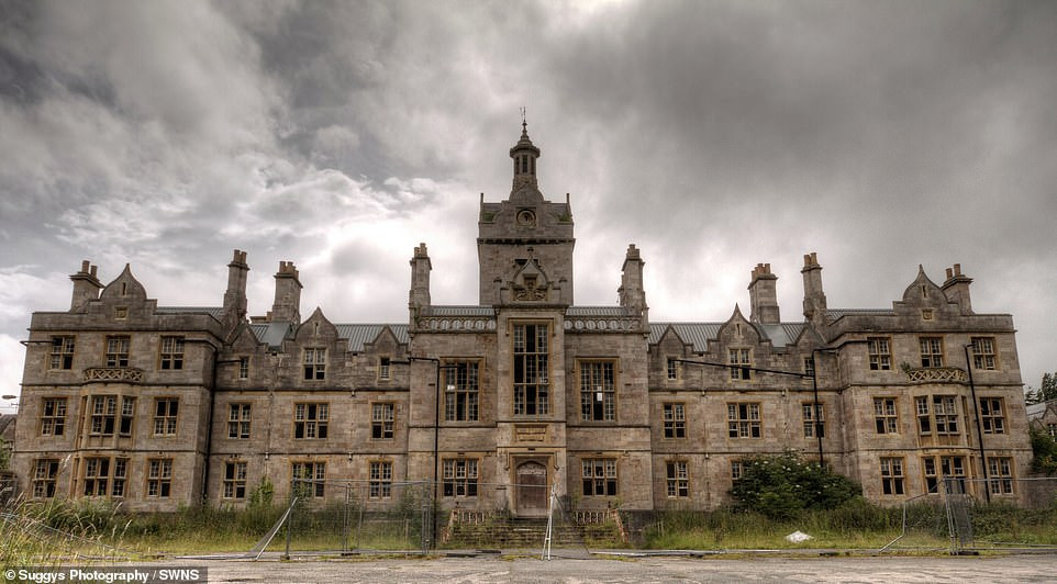 Ông Sugden chia sẻ sở thích chụp ảnh tại các địa điểm bỏ hoang được duy trì trong suốt 10 năm qua. Trong ảnh là không gian u ám ở một tòa nhà tại Denbigh, Denbighshire, Wales.