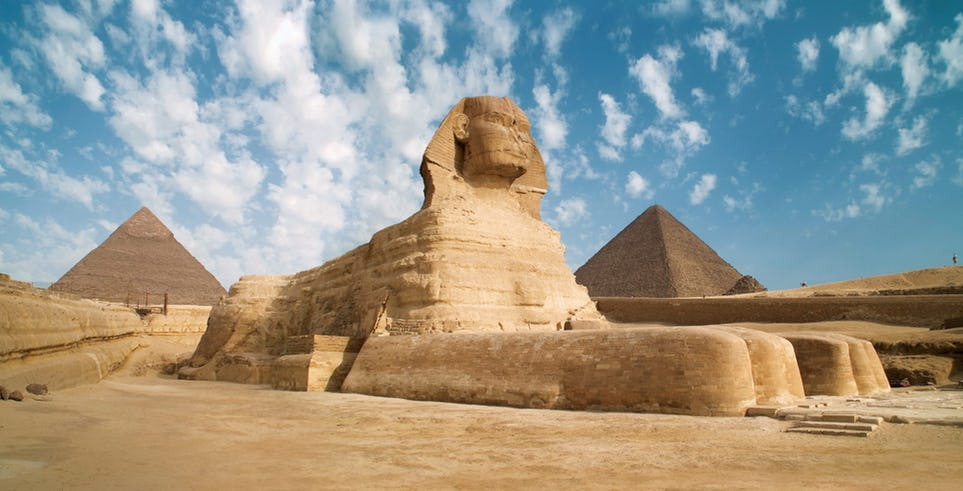 Sở dĩ người Ai Cập xây dựng kim tự tháp ở nơi này là vì quan niệm đây là vùng đất mặt trời lặn và cũng là vùng đất của người chết.