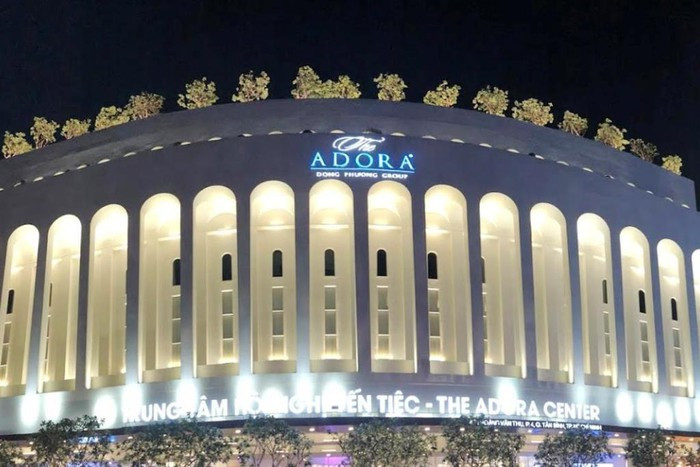Nghi ngo doc tiec cuoi o Adora Centre: He lo chu trung tam hoi nghi 