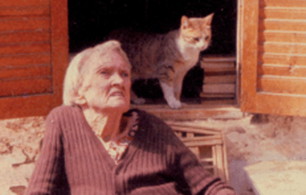 Vào năm Bentreshyt 14 tuổi, pharaoh Ai Cập Seti gặp và yêu cô khi ông đến thăm ngôi đền. Tuy nhiên, chuyện tình của họ bị xã hội thời đó ngăn cấm vì nữ tu phải giữ gìn trinh tiết khi thờ phụng các vị thần. Nếu vi phạm lời thề thì sẽ bị trừng phạt nặng.