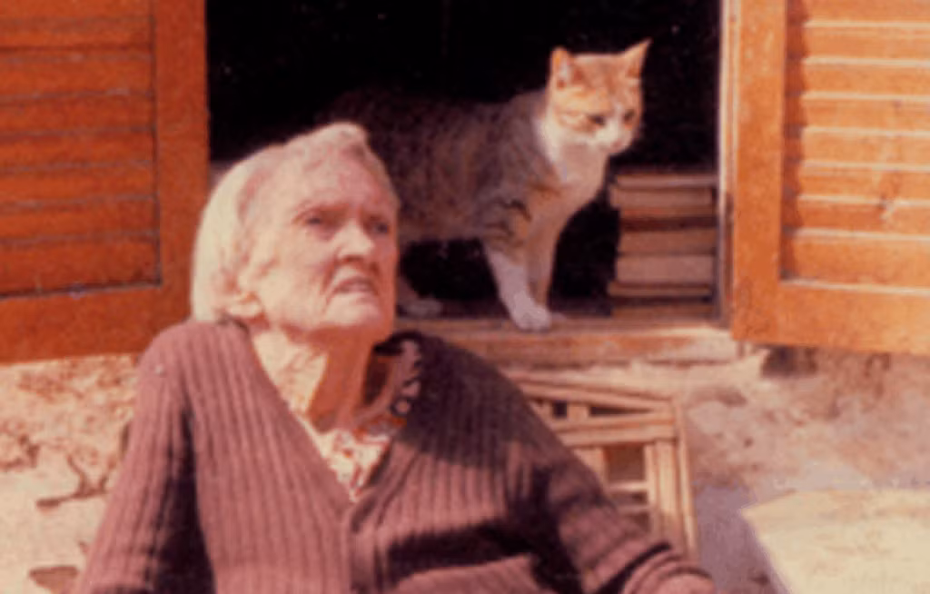 Vào năm Bentreshyt 14 tuổi, pharaoh Ai Cập Seti gặp và yêu cô khi ông đến thăm ngôi đền. Tuy nhiên, chuyện tình của họ bị xã hội thời đó ngăn cấm vì nữ tu phải giữ gìn trinh tiết khi thờ phụng các vị thần. Nếu vi phạm lời thề thì sẽ bị trừng phạt nặng.