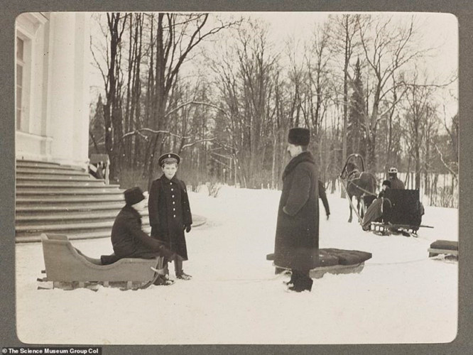 Nguyên do là vì ngay từ khi còn nhỏ, hoàng tử Alexei đã mắc chứng máu khó đông.