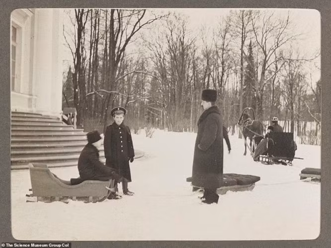 Nguyên do là vì ngay từ khi còn nhỏ, hoàng tử Alexei đã mắc chứng máu khó đông.