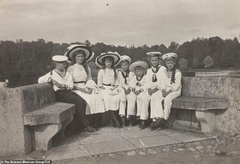Cuộc sống bình yên của các con Sa hoàng Nicholas II trước khi "sóng gió" ập đến.